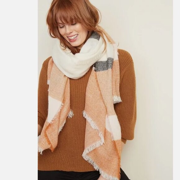 NWT Old Navy Long Flannel Blanket Scarf Wrap Shawl Tartan Pashmina Cream Combo - Picture 2 of 2